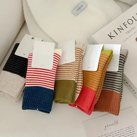 Damen Winter Gestreifte Slouch Socken Gekämmte Baumwolle Verdickt Wadenhoch Thermosocken Farbblock Lässige Strumpfwaren