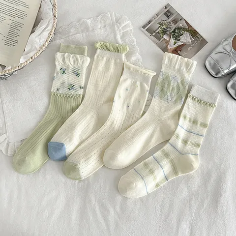 Damen Süße Baumwoll Wadenlange Socken Lässige Gerippte Rüschenbesatz Blumen Argyle Gestreifte Socken Mode Strumpfwaren