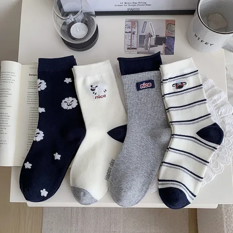 Damen Herbst Winter Gekämmte Baumwolle Süß Cartoon Schaf Gestreift Mittelhoch Lässig Bequem Atmungsaktiv Socken