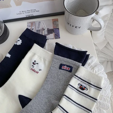 Damen Herbst Winter Gekämmte Baumwolle Süß Cartoon Schaf Gestreift Mittelhoch Lässig Bequem Atmungsaktiv Socken