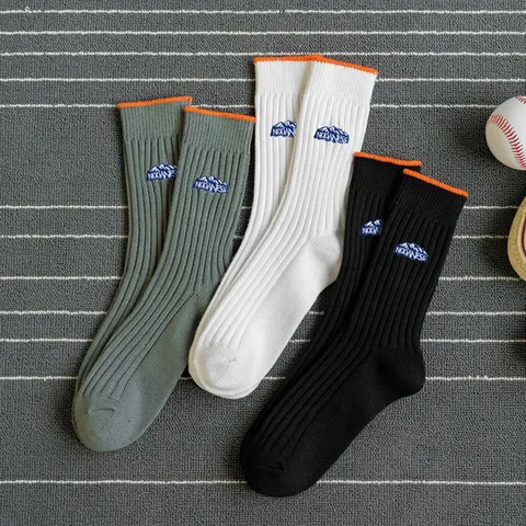 Herren Casual Sport Crew Socken Japanischer Stil Bestickter Berg Verdickte Athletische Lange Baumwollsocken