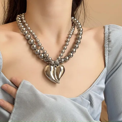 Collier Double Couche en Perles Artificielles Grises Avec Pendentif Cœur 3D pour Femmes Style Niche Sweet Cool Chaîne de Clavicule en Alliage Plaqué Argent
