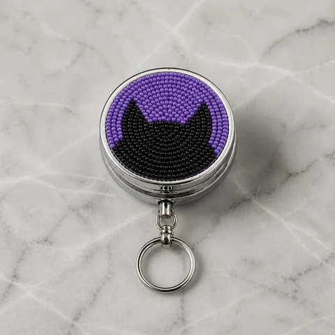 Boîte à Pilules en Métal Ronde Brodée de Perles de Verre d'Halloween Porte-clés Créatif Chapeau de Sorcière Chat Noir Organisateur Portable