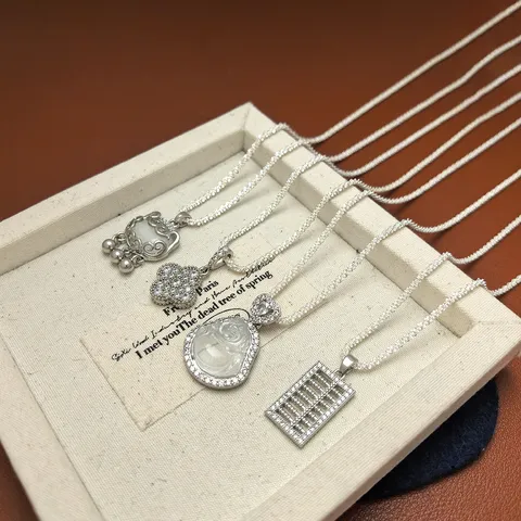 Collana a Catena Scintillante in Acciaio al Titanio Con Ciondolo in Strass Cuore Quadrifoglio Lucchetto Sacchetto Portafortuna Girocollo Donna