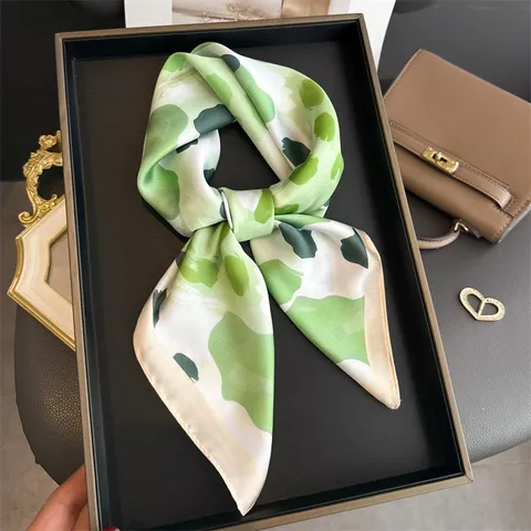 Women's Fashion Polyester Satin Square Scarf Abstract Leopard Print Lightweight Neck Scarf Versatile Sun Protection Head Scarf Daily Wear
