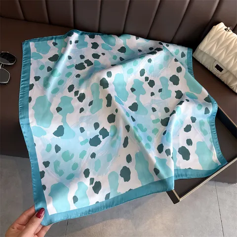 Women's Fashion Polyester Satin Square Scarf Abstract Leopard Print Lightweight Neck Scarf Versatile Sun Protection Head Scarf Daily Wear