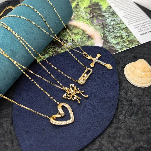 Collana con Ciondolo in Acciaio Inossidabile Moda Croce Cuore Farfalla Strass Collana Clavicola Regalo di Gioielli per Donne