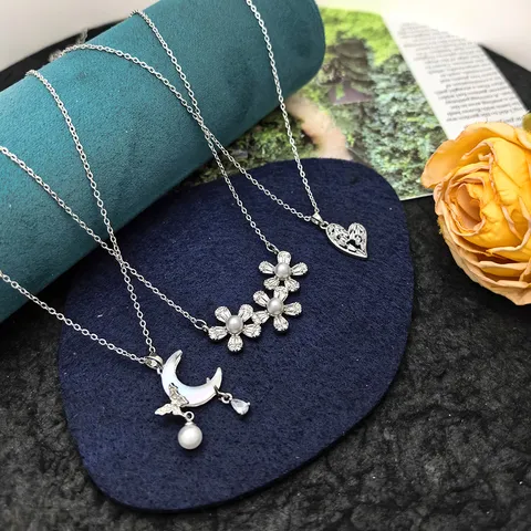 Collana con Pendente in Strass in Acciaio al Titanio alla Moda Stile INS Catena Clavicolare Floreale Geometrica Regalo di Gioielli per Donne