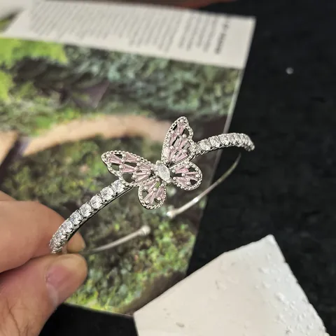Moda Strass Rosa Cuore Zirconia Bracciale Aperto Rigido Per Donne Gioiello da Mano Geometrico In Rame Di Tendenza