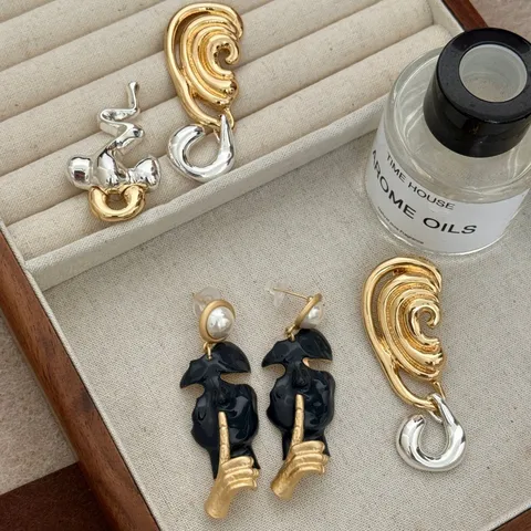 Retro Surrealist Abstract Face Asymmetric Earrings For Women Gold Silver Tone Gold-Plated Copper Drop Earrings With 925 Sterling Silver Earring Post Personalized Long Earrings