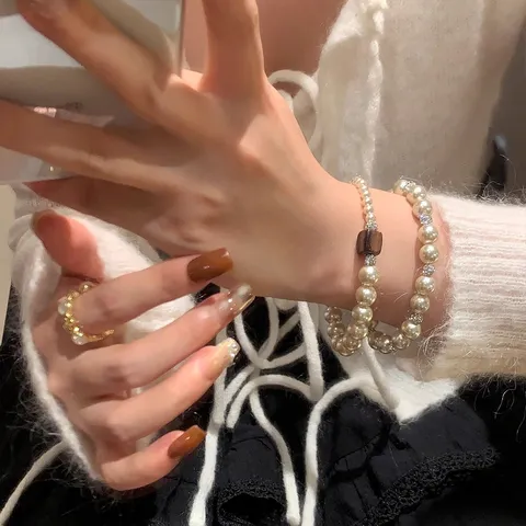 Élégant Bracelet Perlé de Perles Artificielles pour Femmes Luxe Géométrique Brillant Strass Élastique Superposable Bracelet Bijoux Cadeau
