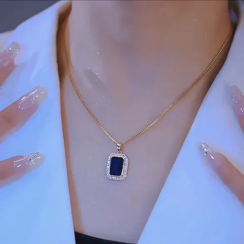 Collana con Pendente Quadrato Nero in Acciaio al Titanio Rame Placcato Oro Minimalista Catena da Clavicola Geometrica con Strass per Regalo Gioielli Unisex