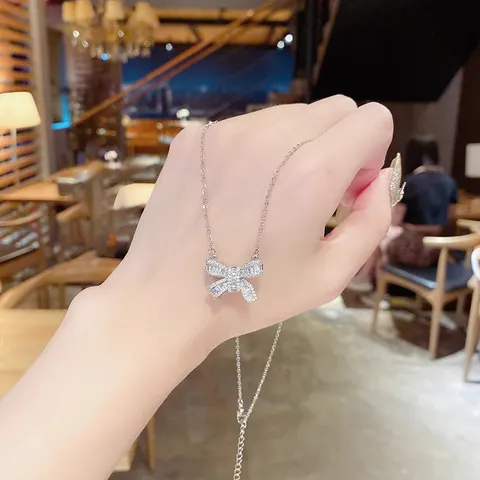 Collana a Fiocco in Acciaio al Titanio con Zirconia Minimalista Lusso Ciondolo Girocollo Oro Argento Gioielli Donna Uomo