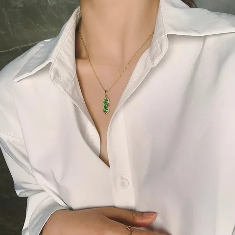 Collana con Pendente a Forma di Arachide in Acciaio al Titanio con Micro Strass Placcata in Oro Catena da Clavicola per Donna e Uomo