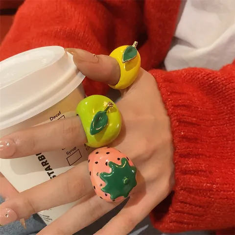 Niche-ontwerp Emaille Druppel Fruit Ringen Voor Vrouwen Zoete Coole Macaron Kleur Aardbei Appel Legering Strass Vingerring Sieraden