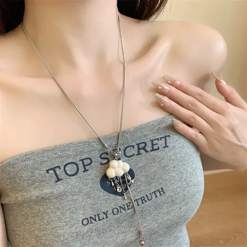 Élégant Collier en Métal Strass Nuage Saturne avec Gland pour Femme Style Instagram Plaqué Or Argent Longue Chaîne Pendentif Bijoux de Fête
