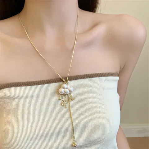 Élégant Collier en Métal Strass Nuage Saturne avec Gland pour Femme Style Instagram Plaqué Or Argent Longue Chaîne Pendentif Bijoux de Fête