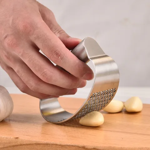 Prensa Ajos de Acero Inoxidable Curvado Picadora de Ajo Manual Trituradora de Ajo Portátil Herramienta de Cocina para Cocinar Hogar