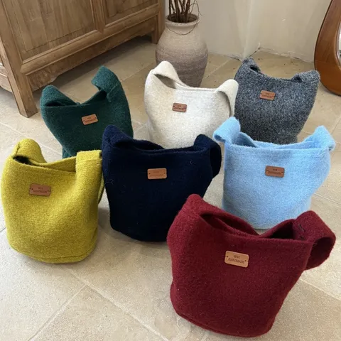 Korean Ins Style Woolen Felt Bucket Bag Retro Handheld Shoulder Bag Versatile Autumn Winter Small Tote Bag For Women Girls