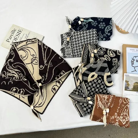 Vintage Knit Triangle Scarf With Wood Beads Paisley Houndstooth Beaded Bandana Elegant Neck Scarf Decorative Shawl For Women