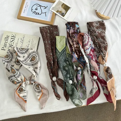 Vintage Elegant Polyester Paisley Floral Print Triangle Scarf For Women Fashion Versatile Silk Like Hair Bandana Neck Head Scarf With Artificial Pearl Clip
