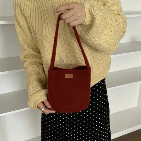 Korean Ins Style Woolen Felt Bucket Bag Retro Handheld Shoulder Bag Versatile Autumn Winter Small Tote Bag For Women Girls