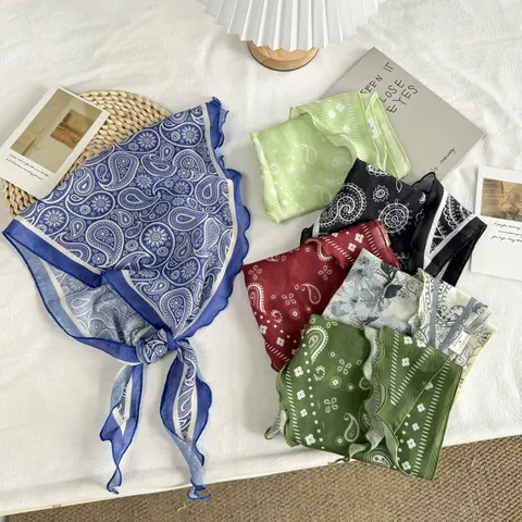 Women's Retro Paisley Floral Print Triangle Scarf Artistic Ruffle Trim Polyester Neckerchief Fashion Versatile Hair Tie Accessory
