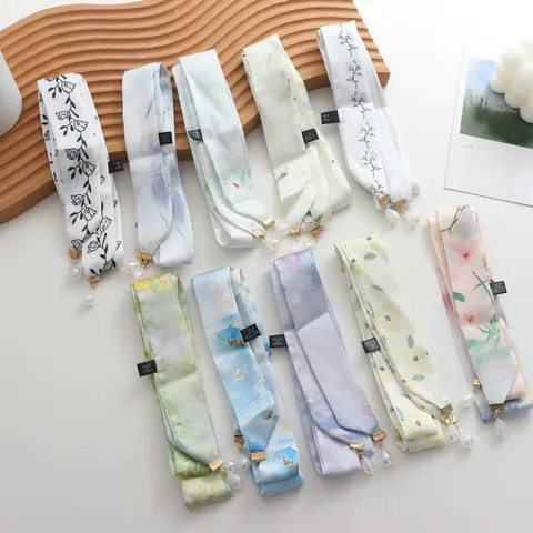 Foulard Ruban en Satin Doux pour Femmes Avec Pendentif Gland Perle Artificielle Style Néo-Chinois Bandeau Cheveux Long Ceinture Imprimé Foulard Mince pour Dames