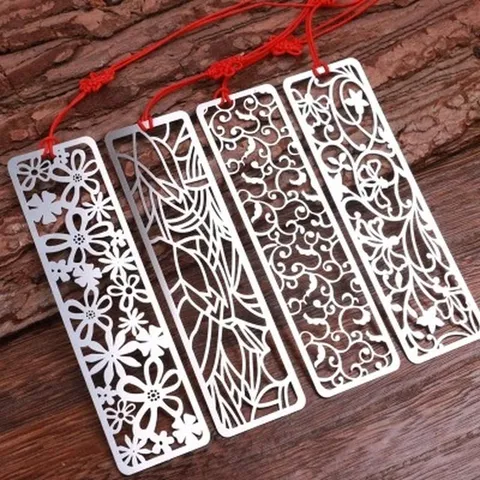 Marque-page en Métal Ajouré Forme de Fleur Style Chinois Traditionnel Avec Gland Noeud Chinois Rouge Filigrane Rétro Gravé Marqueur de Page Cadeau pour Bureau École Lecture Papeterie