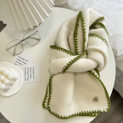 Vintage Knitted Scarf For Women Men Winter Warm Contrast Color Whipstitch Edge Neck Warmer With Heart Pendant Fashion Soft Shawl Wrap