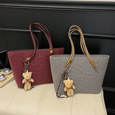 Bolso Tote de Moda con Estampado de Leopardo para Mujer Bolso de Hombro de Cuero PU Vintage Bolso de Gran Capacidad con Lindo Colgante de Oso