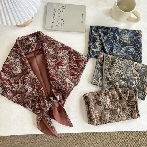 Old Money Style Cashew Flower Fan Pattern Triangle Scarf For Women Vintage Silk Feel Polyester Decorative Neck Scarf Versatile Head Scarf