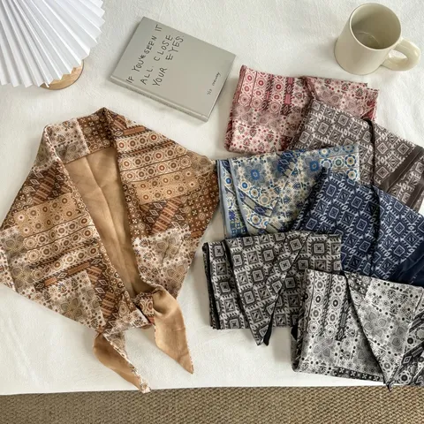 Vintage Ethnic Botanical Floral Printed Polyester Triangle Scarf For Women Men Versatile Plaid Winter Shawl Daily Wrap