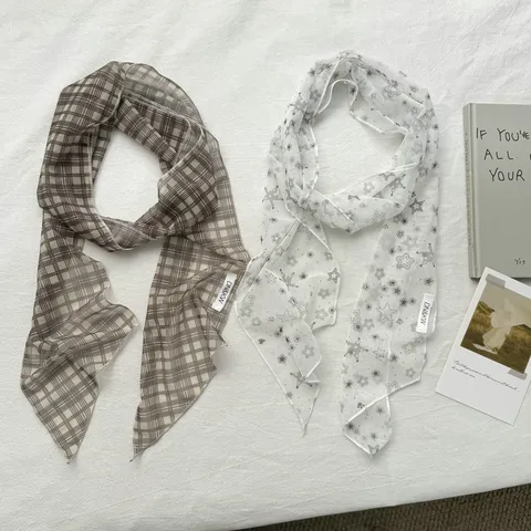 Sciarpa da Donna Leggera da Sogno per la Primavera Estate Elegante Stampa Floreale a Quadri Cuore Stella Sottile Foulard Decorativo in Poliestere