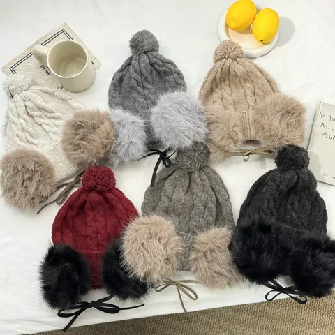 Damen Winter Warm Strickmütze Beanie Mit Ohrenklappen Bommel Kunstpelz Futter Winddicht Gehörschutz Outdoor Kälteschutz Hut