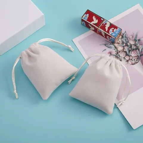 Off-White Langflor-Plüsch Kordelzug Schmuckbeutel Weicher Samt Aufbewahrungsbeutel Für Ohrringe Ringe Geschenke Kleinteile Verpackung