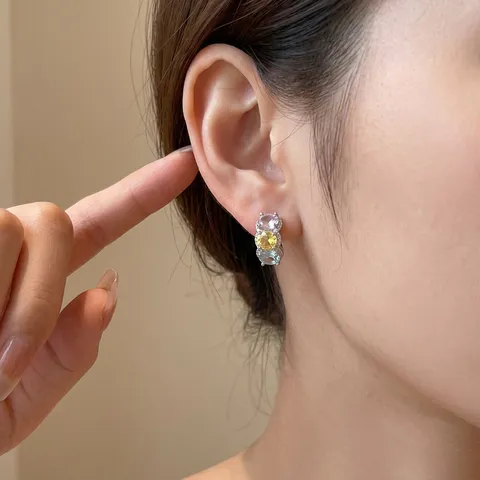 Niche Ontwerp Zoet Driekleurig C-Vorm Strass Oorknopjes Met 925 Sterling Zilver Stift Elegante Koperen Oorbellen Voor Vrouwen