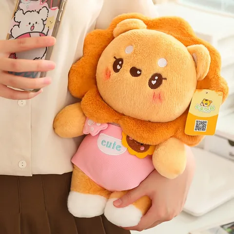 Lindo León Peluche Juguete Suave Cartoon León Muñeco con Peto Regalo de Cumpleaños para Niños