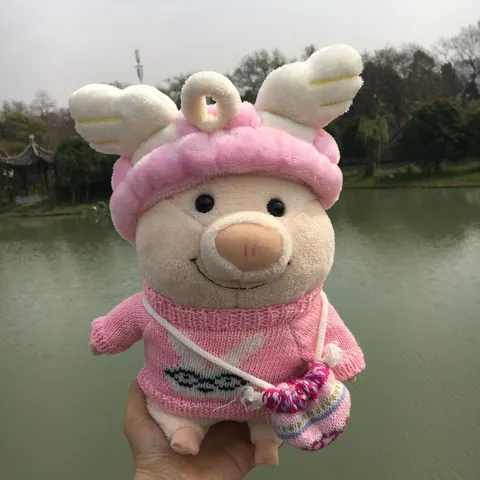 Cute Travel Pig Plush Toy Soft Stuffed Animal Doll With Sweater Dress-up Collectible Toy Gift For Kids