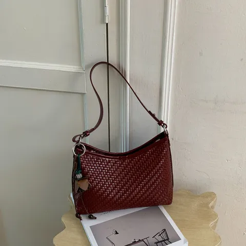Women Woven Pattern PU Shoulder Bag Chic Underarm Bag Fashion Casual Hobo Purse Solid Color Commuting Bag For Daily
