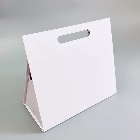 Boîte Cadeau Triangulaire Pliable Fermeture Magnétique Carton Boîte d'Emballage Cadeau Avec Poignée Pour Fête Rangement