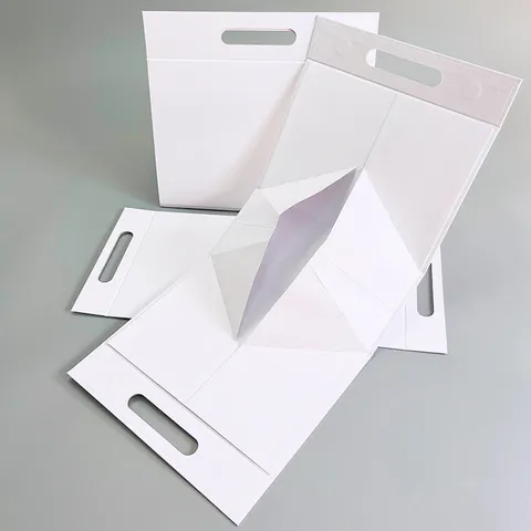 Boîte Cadeau Triangulaire Pliable Fermeture Magnétique Carton Boîte d'Emballage Cadeau Avec Poignée Pour Fête Rangement
