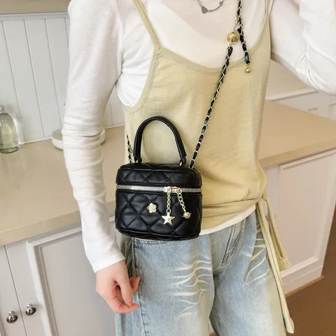 Femmes Luxe Designer Style Matelassé Cuir PU Chaîne Bandoulière Sac Mode Décontracté Épaule Sac à Main Avec Charme