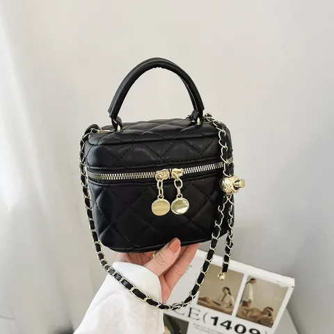 Womens Quilted Crossbody Bag PU Leather Small Square Bag Chic Chain Shoulder Bag Fashion Commuting Makeup Bag