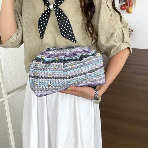 Bolso de Mano Tejido de Moda para Mujer Casual Commute Playa Vacaciones Bolso Nube de Cuero PU Bolso de Rayas Arco Iris Con Remaches