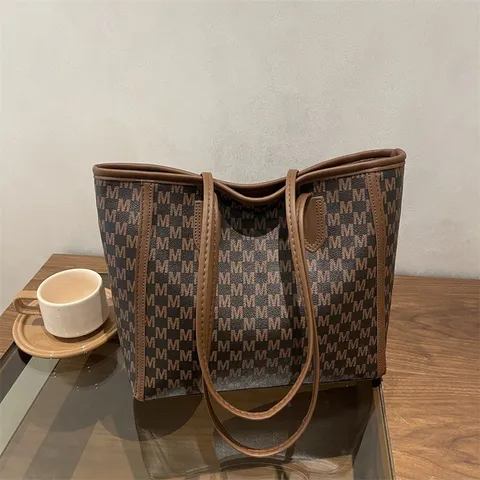 Damen Große Kapazität PU Leder Tragetasche Mode Buchstaben Print Umhängetasche Casual Pendler Handtasche Tägliche Reise Tasche