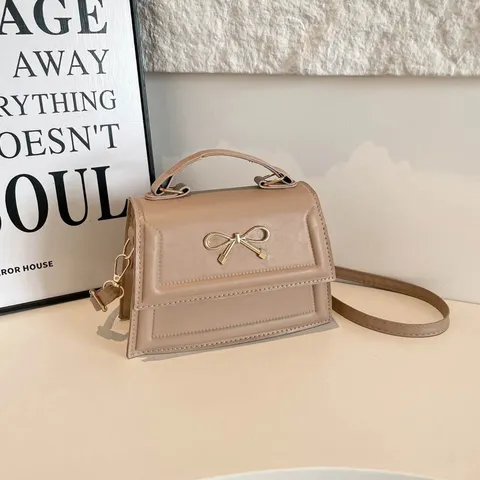 Sac a Main Mode Femme Vintage Cuir PU Petit Sac Carre Decontracté Sac Bandouline Epaule Avec Noeud Decoration Metal