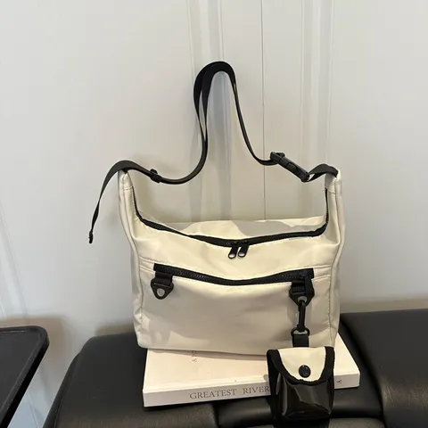 Minimalistischer Nylon Umhängetasche Für Damen Casual Outdoor Messenger Bag Einfarbig Mode Schultasche Tägliche Reise
