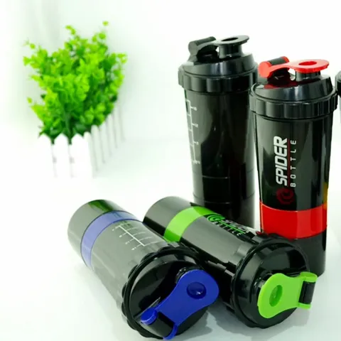 Polystromato Mpoukali Shaker Plastiko Kypella AnAMEIKSI Próteinas Foreto Stegano Athor Nero Mpoukali