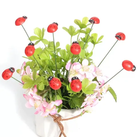 Adornos Miniatura de Mariquita de Madera Lindos Artesanías de Escarabajo de Madera para Plantas en Maceta de Jardín Decoración de Pasteles